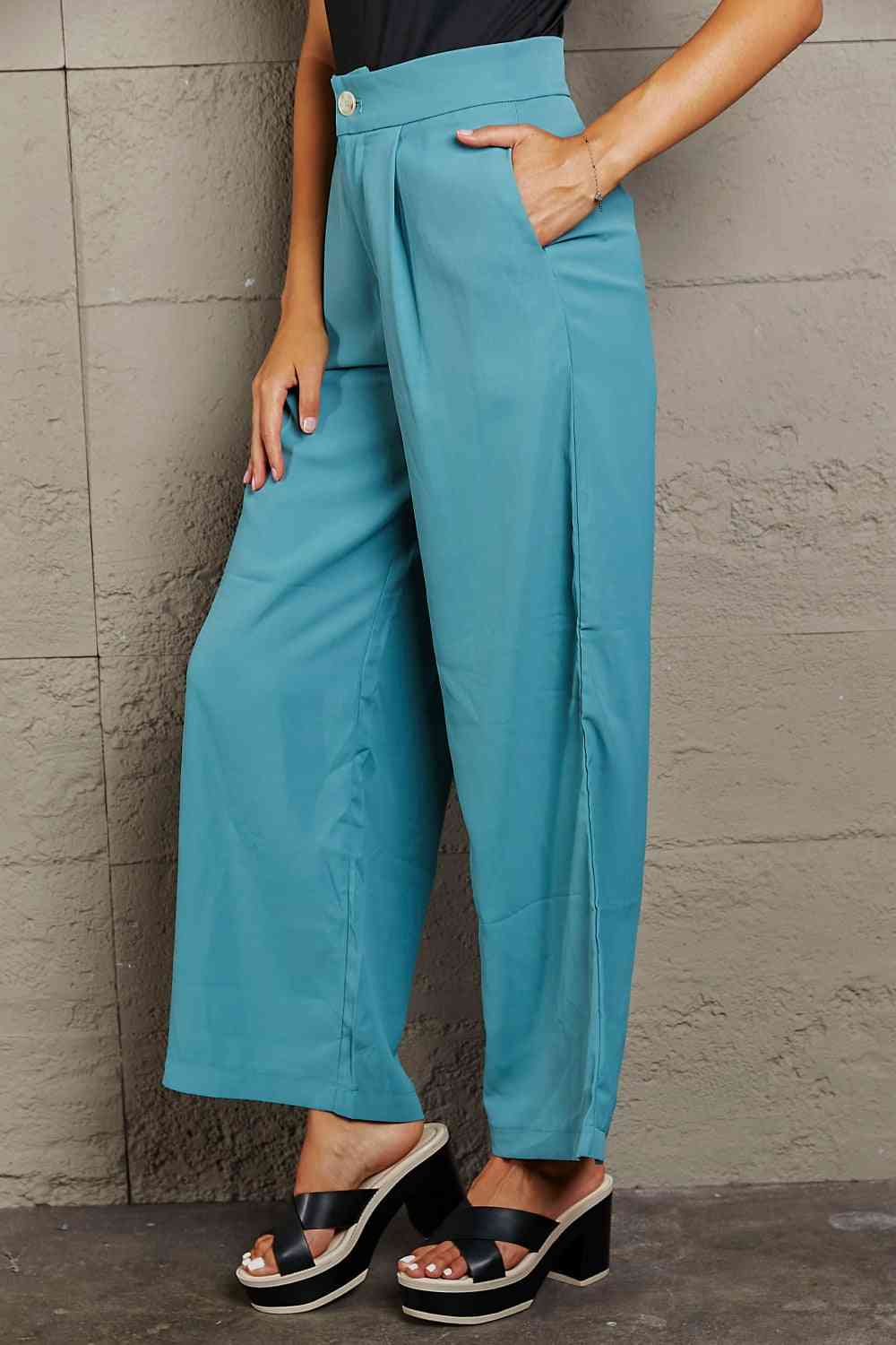 Wide Leg Buttoned Pants